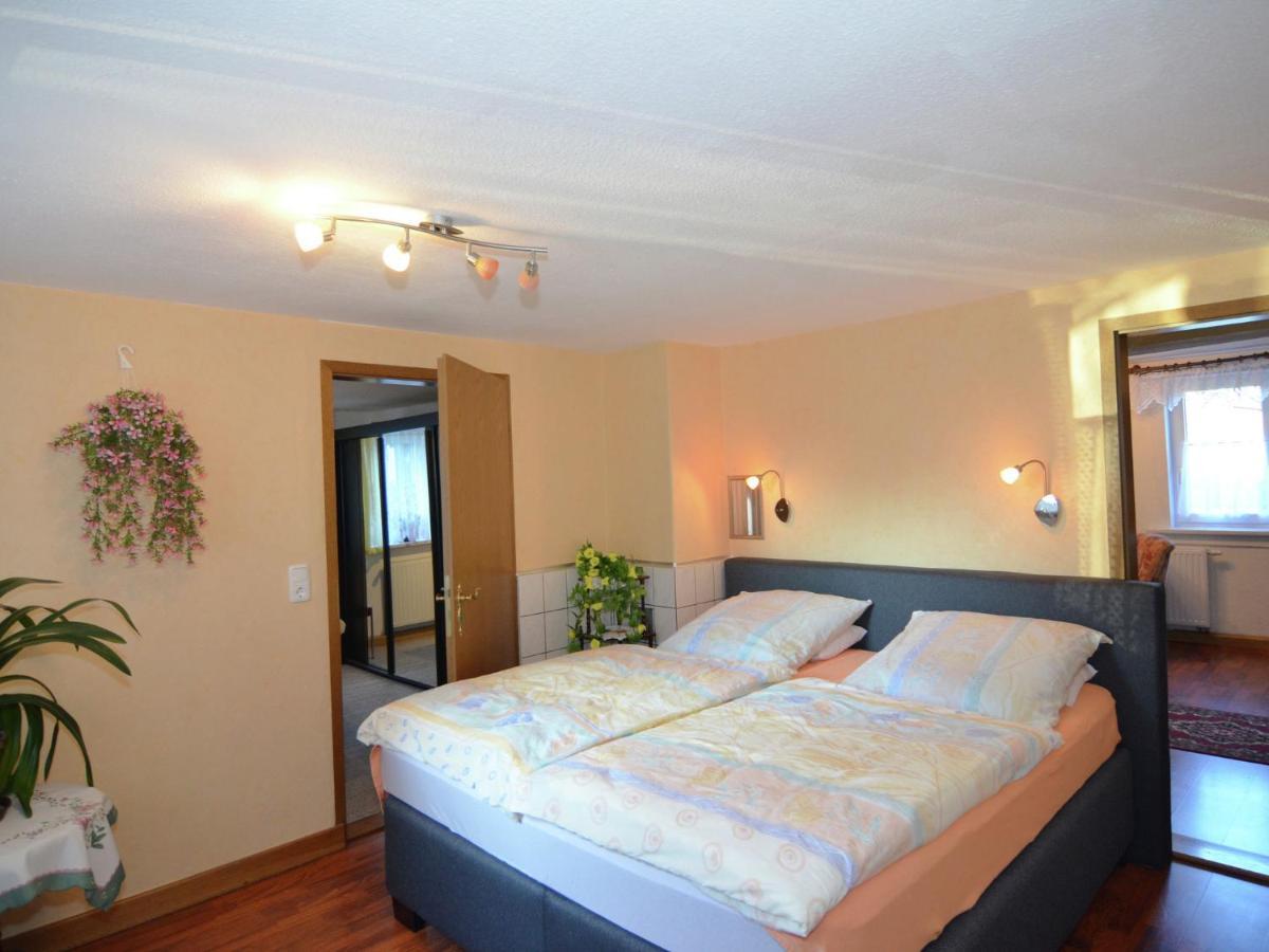 Holiday Home With Garden Нойщад-ам-Ренщайг Екстериор снимка