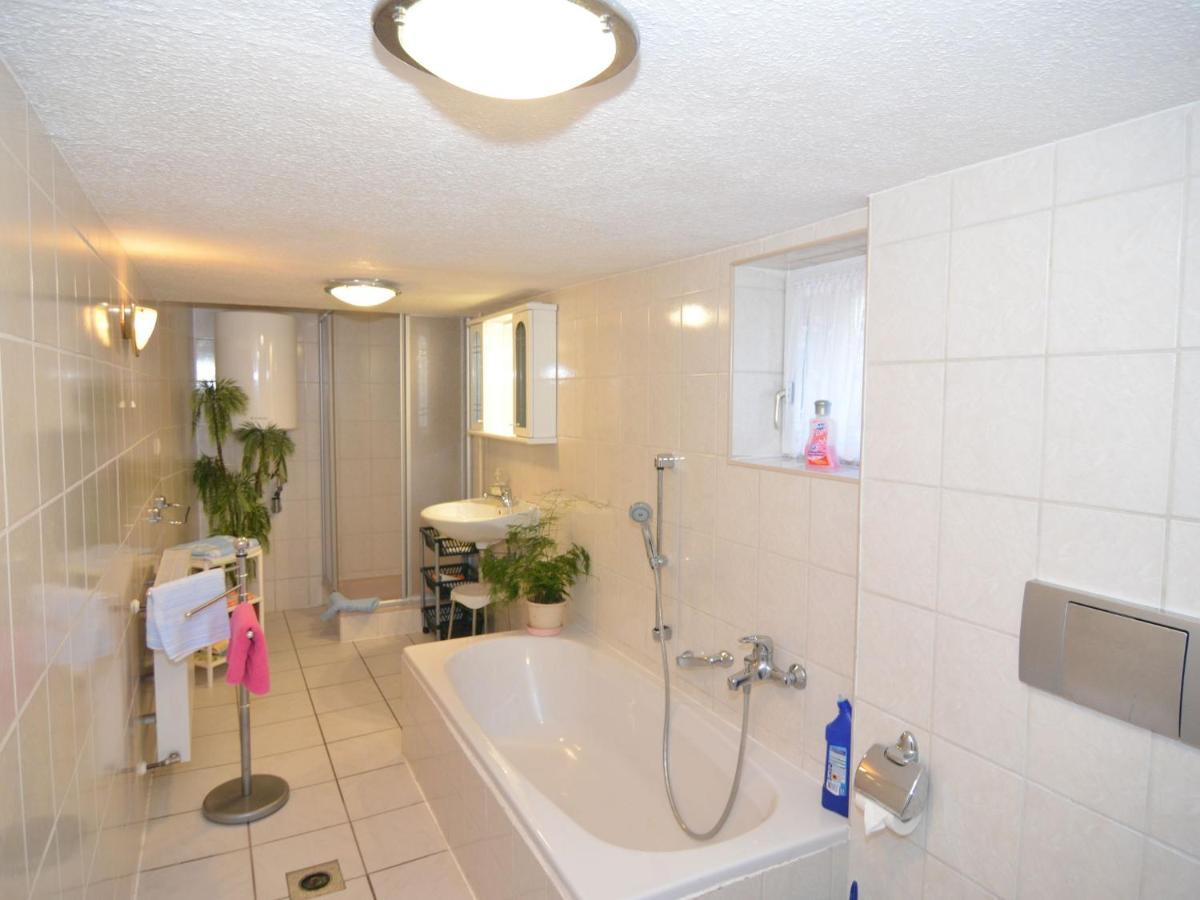 Holiday Home With Garden Нойщад-ам-Ренщайг Екстериор снимка