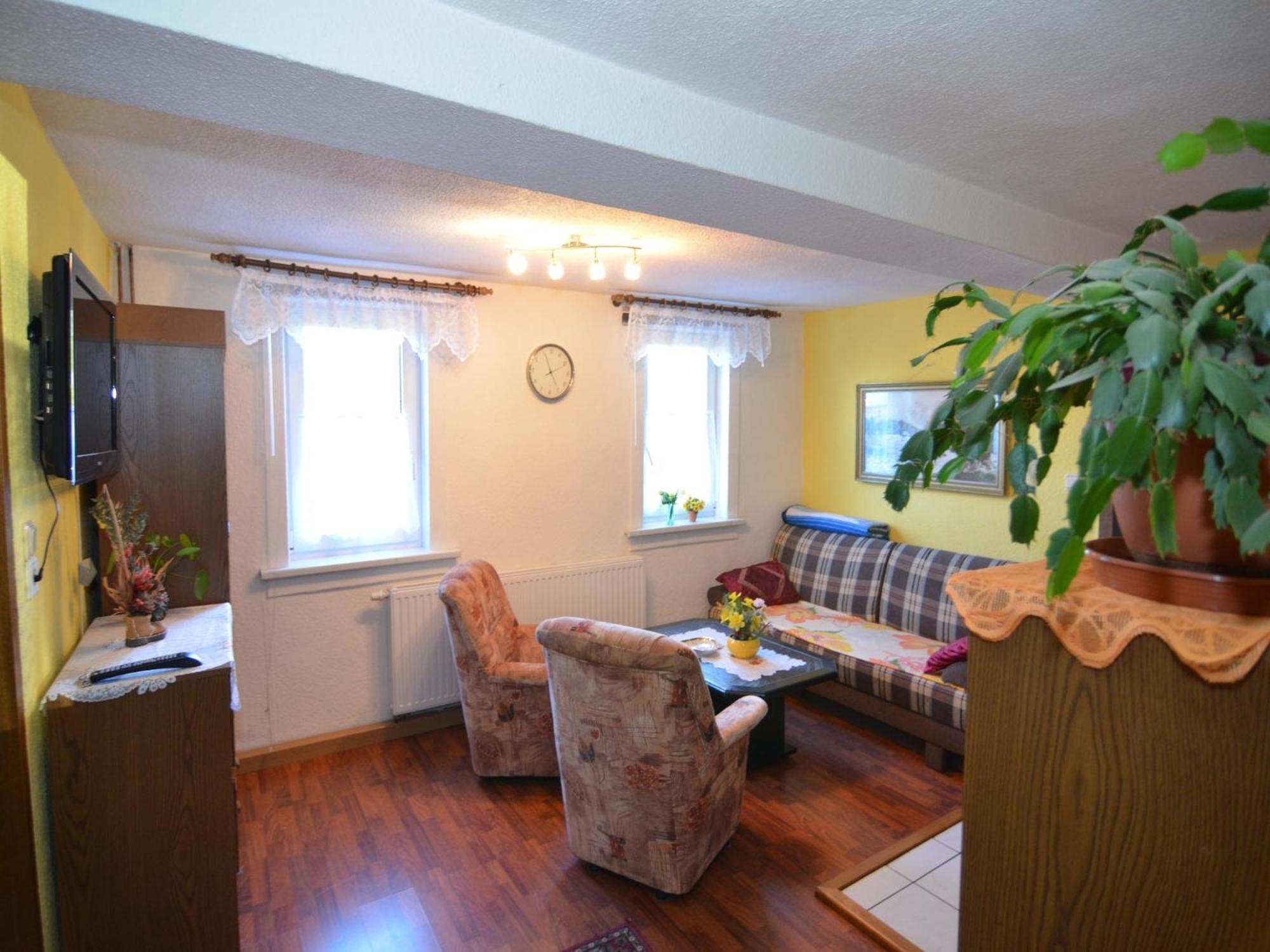 Holiday Home With Garden Нойщад-ам-Ренщайг Екстериор снимка