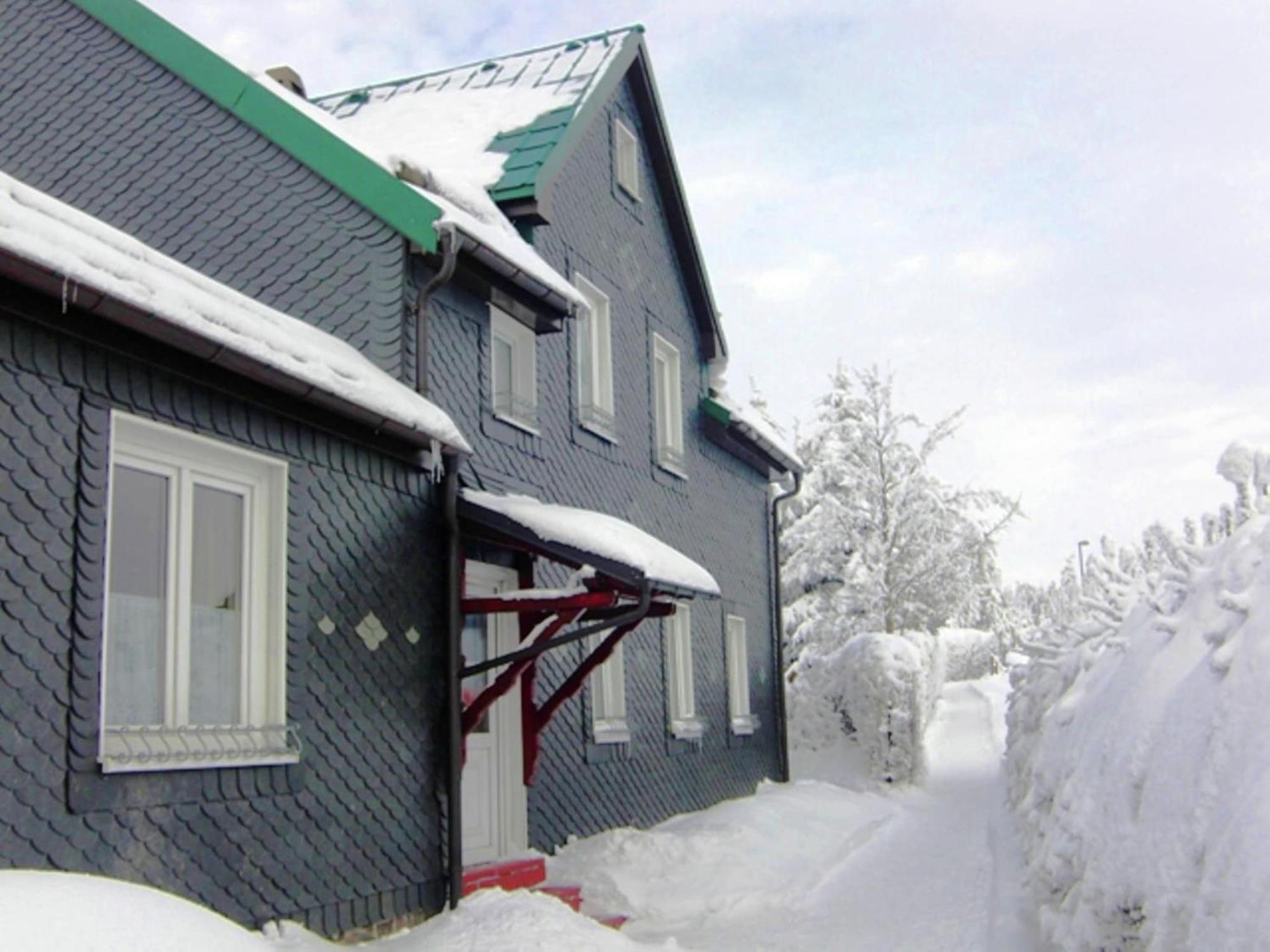 Holiday Home With Garden Нойщад-ам-Ренщайг Екстериор снимка