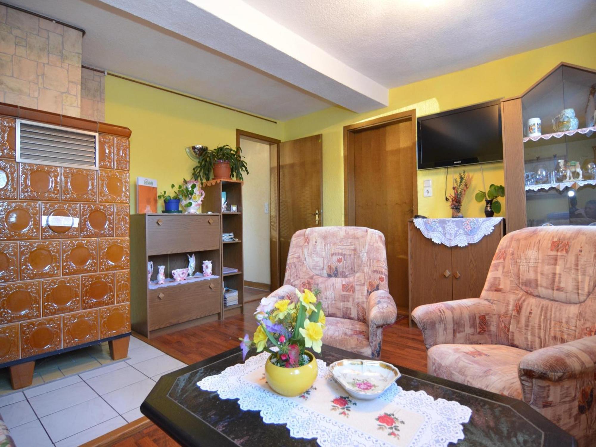 Holiday Home With Garden Нойщад-ам-Ренщайг Екстериор снимка
