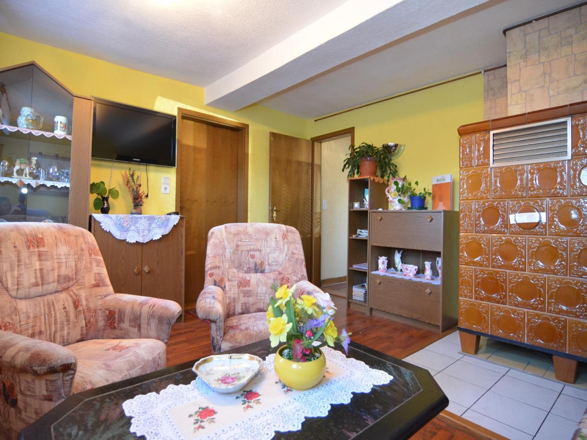 Holiday Home With Garden Нойщад-ам-Ренщайг Екстериор снимка