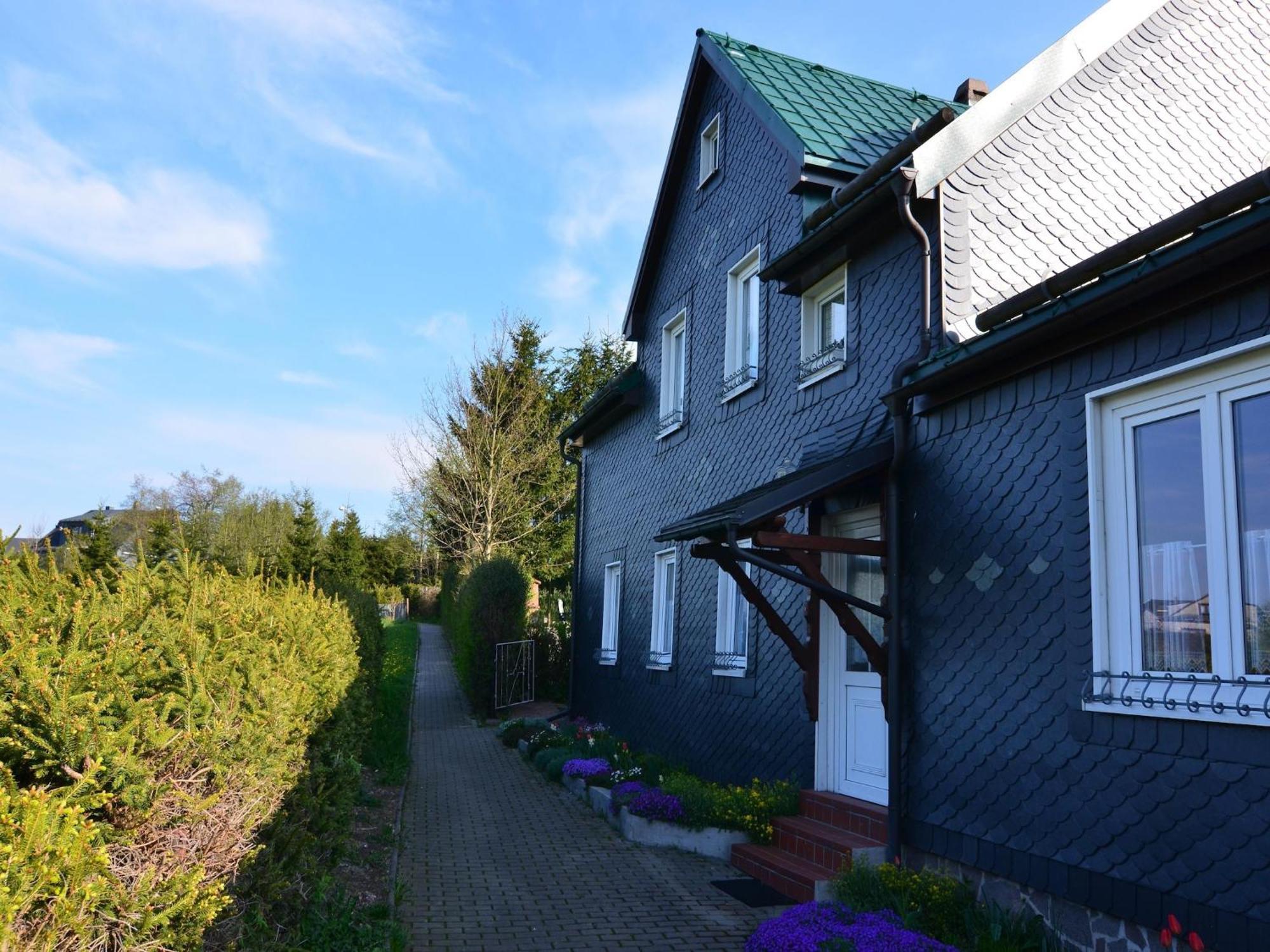 Holiday Home With Garden Нойщад-ам-Ренщайг Екстериор снимка