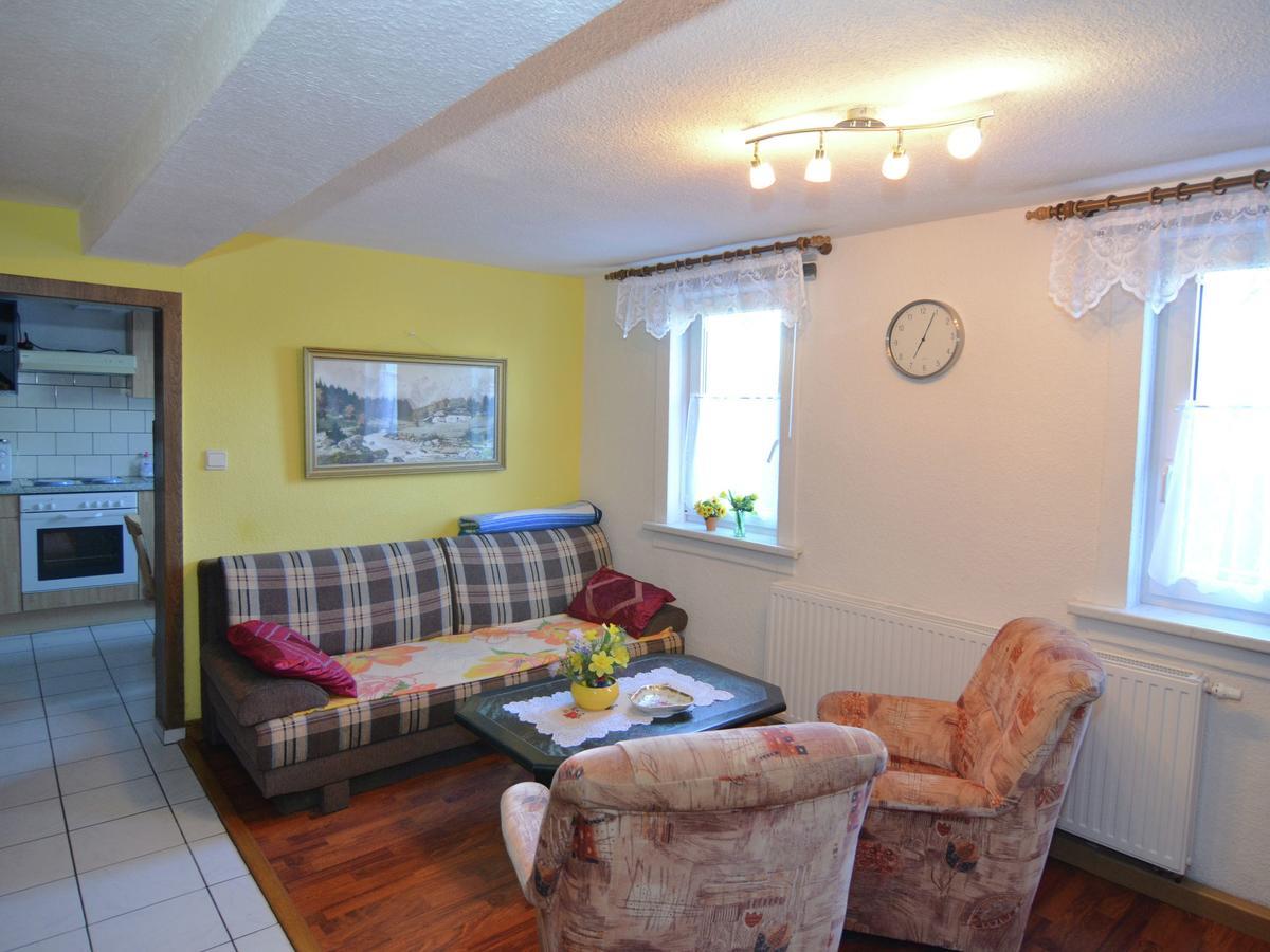 Holiday Home With Garden Нойщад-ам-Ренщайг Екстериор снимка
